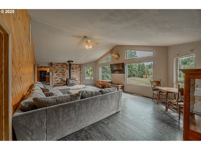 61842 DAVIS SLOUGH Rd, Coos Bay, OR 97420