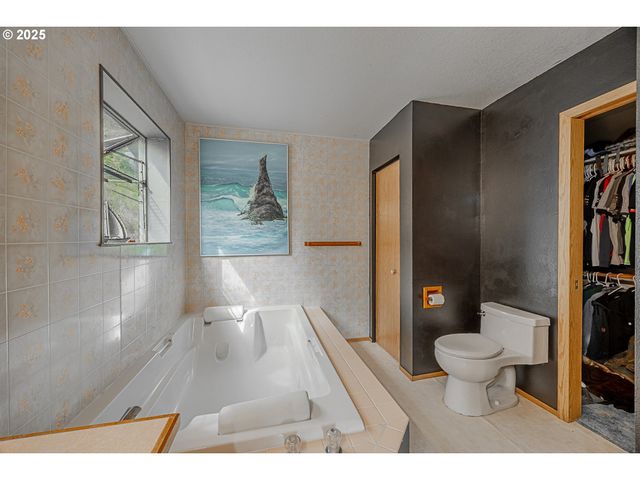 61842 DAVIS SLOUGH Rd, Coos Bay, OR 97420