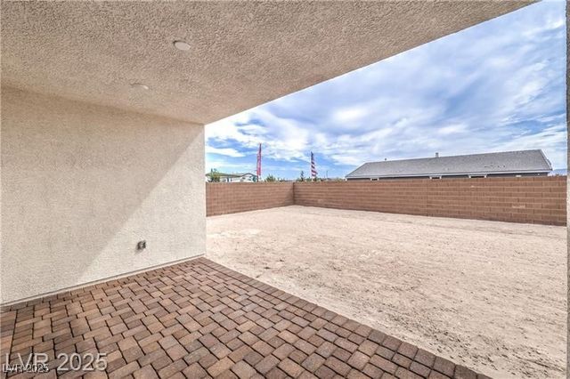 1521 Kaylis Cove Place 15, North Las Vegas, NV 89084