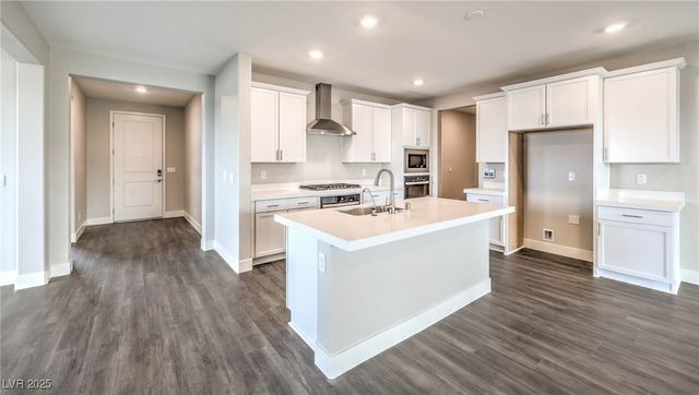 1521 Kaylis Cove Place 15, North Las Vegas, NV 89084