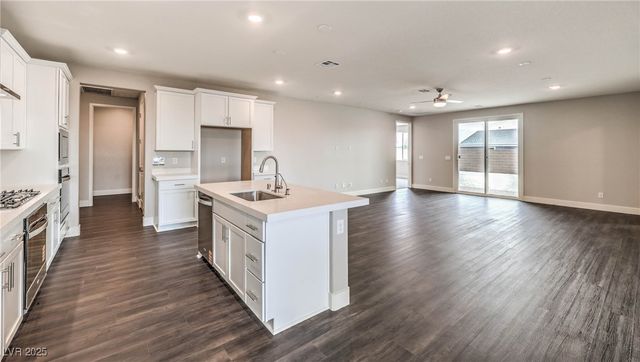 1521 Kaylis Cove Place 15, North Las Vegas, NV 89084