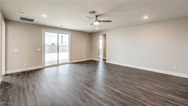 1521 Kaylis Cove Place 15, North Las Vegas, NV 89084