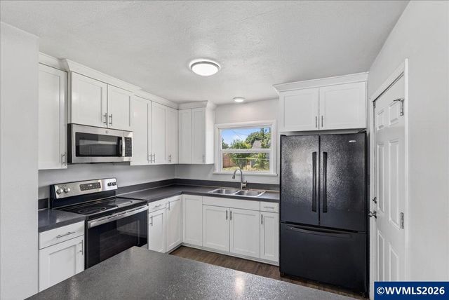 530 Bradley St SE, Albany, OR 97321