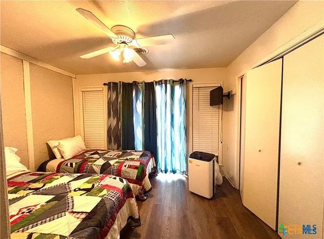 458 S Pirates Cove 4, Port O'connor, TX 77982