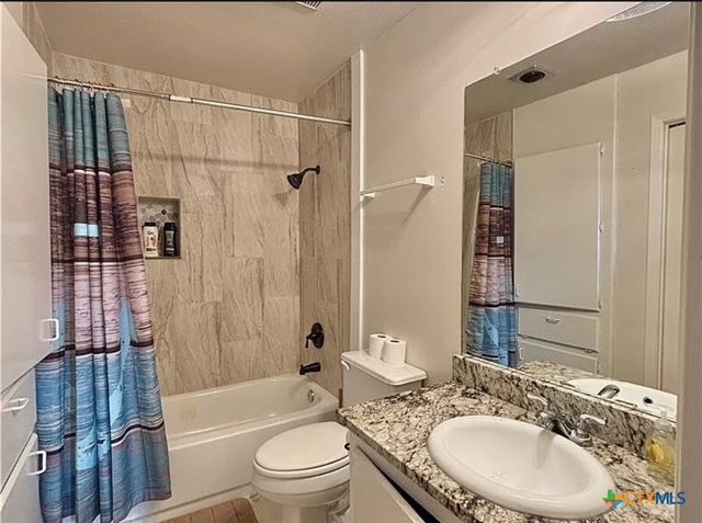 458 S Pirates Cove 4, Port O'connor, TX 77982