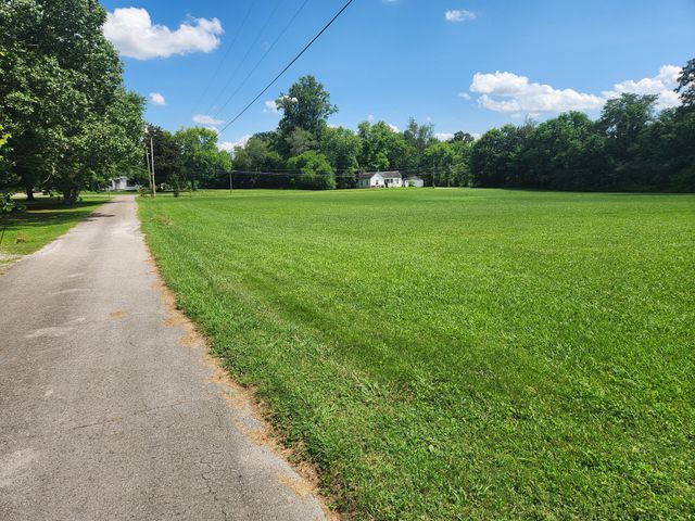 110 Hummingbird Dr, Tullahoma, TN 37388