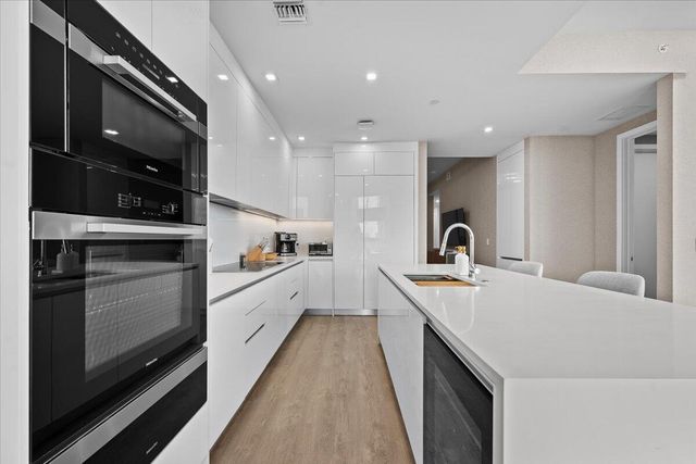 220 Lake Shore Drive 1401, Lake Park, FL 33403