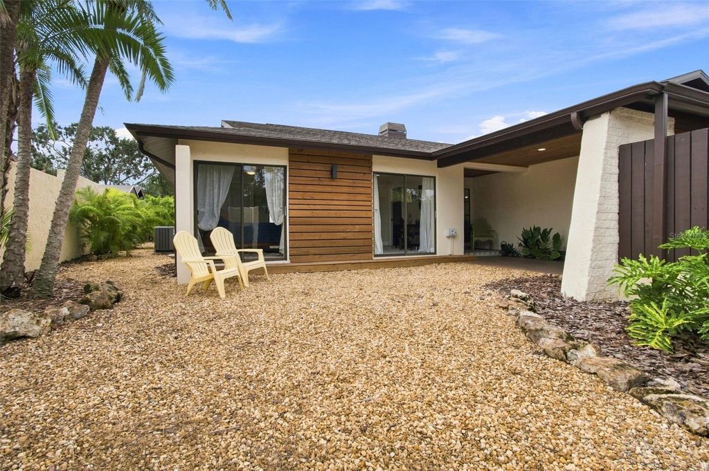Image 11 of property listing at 5005 PALOMA DRIVE, Tampa, FL 33624