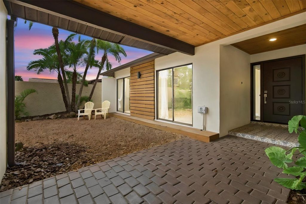 Image 3 of property listing at 5005 PALOMA DRIVE, Tampa, FL 33624