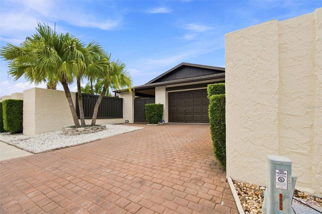 Image 4 of property listing at 5005 PALOMA DRIVE, Tampa, FL 33624