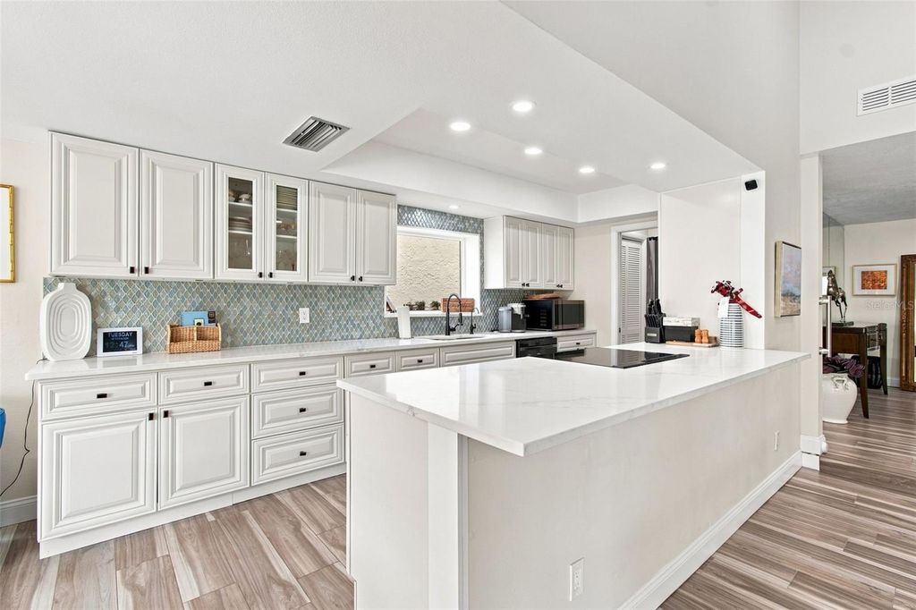 Image 33 of property listing at 5005 PALOMA DRIVE, Tampa, FL 33624
