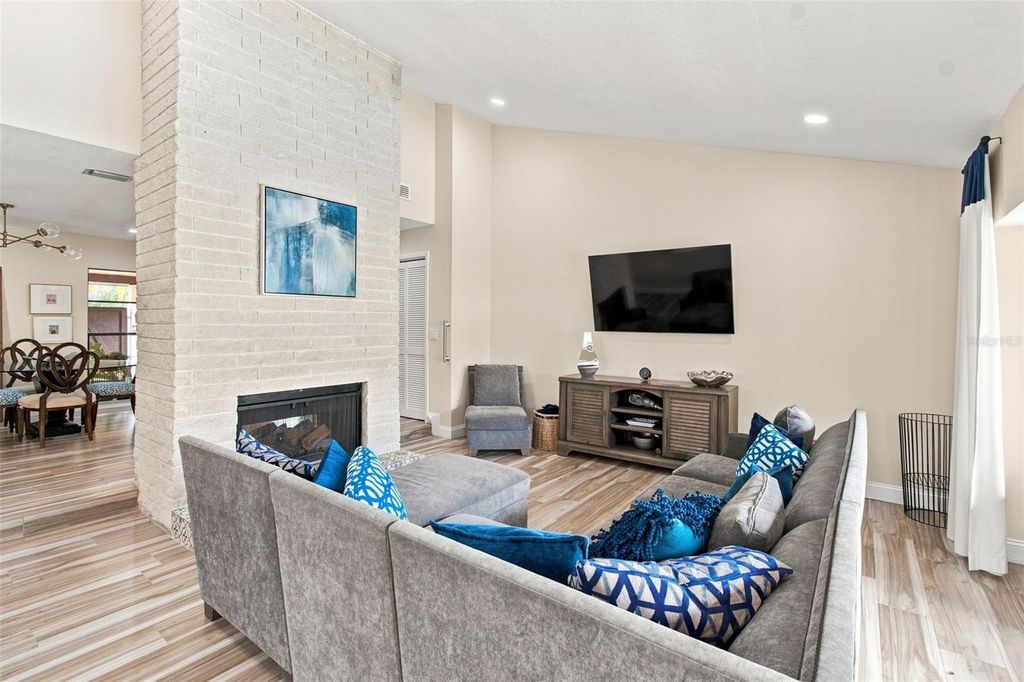 Image 34 of property listing at 5005 PALOMA DRIVE, Tampa, FL 33624