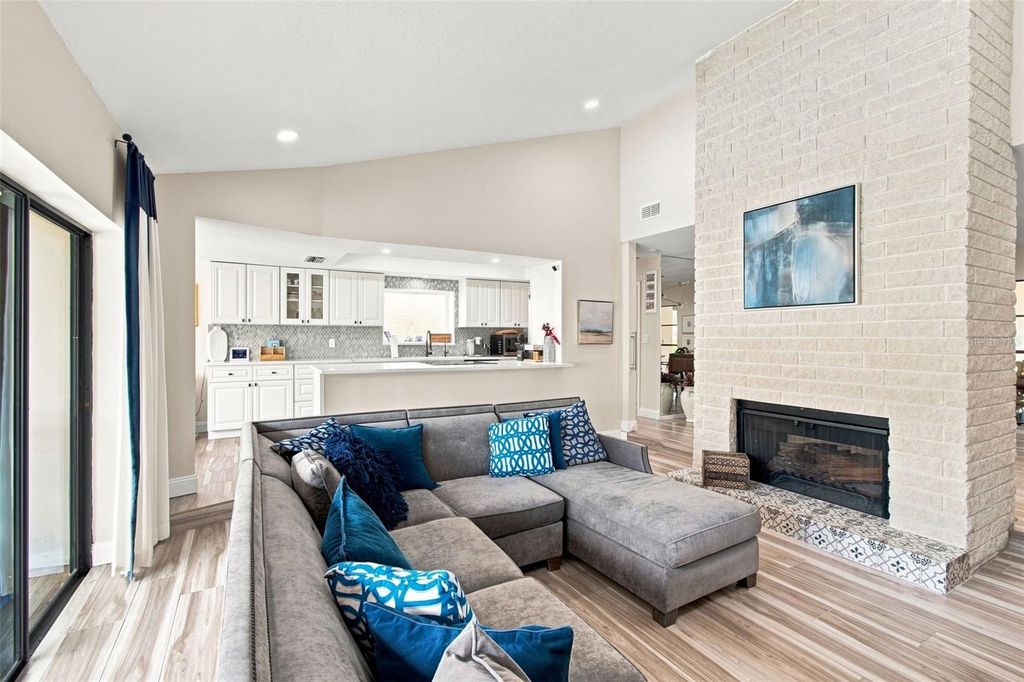 Image 35 of property listing at 5005 PALOMA DRIVE, Tampa, FL 33624