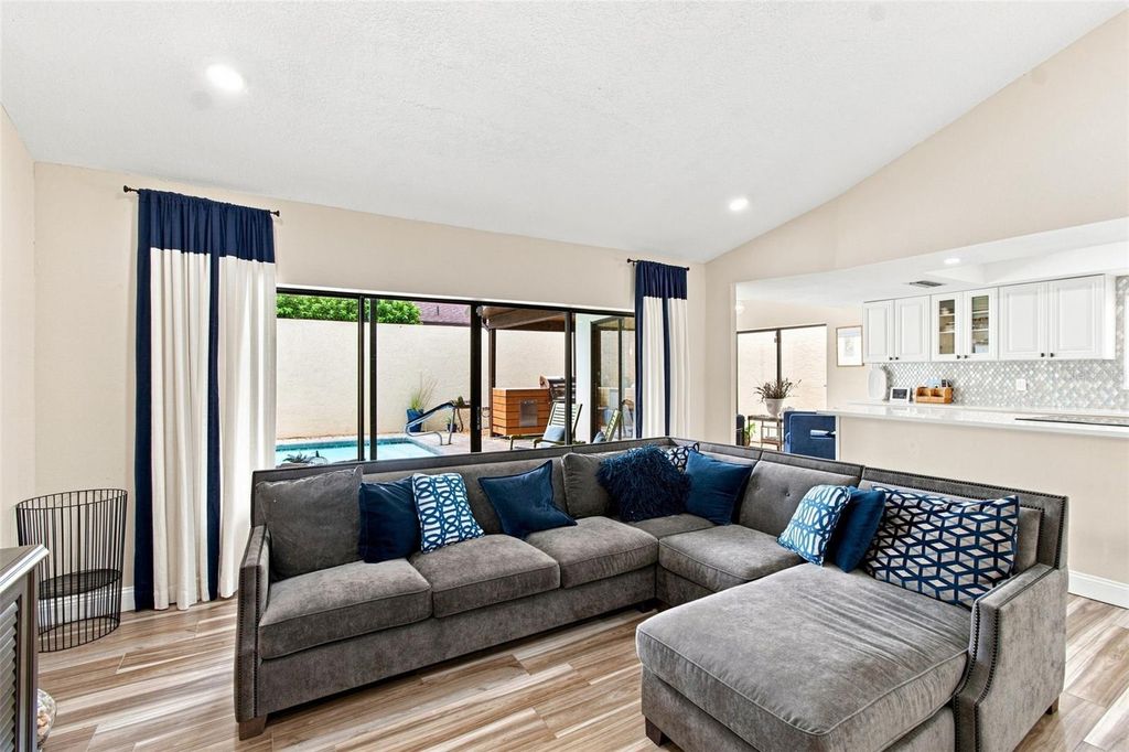 Image 36 of property listing at 5005 PALOMA DRIVE, Tampa, FL 33624