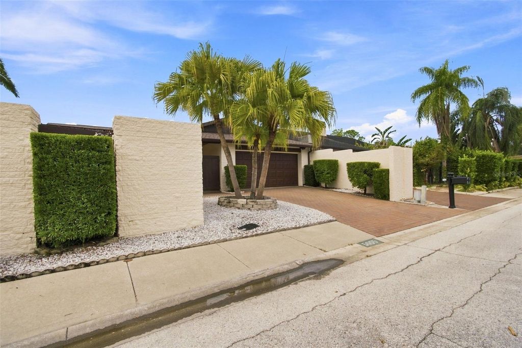 Image 5 of property listing at 5005 PALOMA DRIVE, Tampa, FL 33624