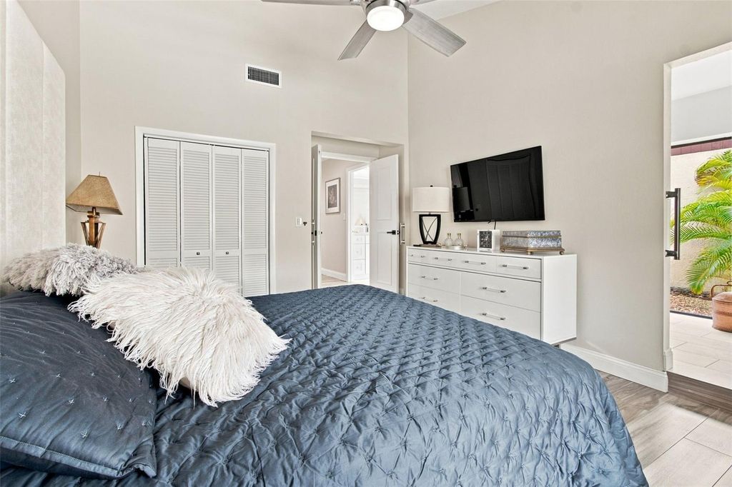 Image 41 of property listing at 5005 PALOMA DRIVE, Tampa, FL 33624