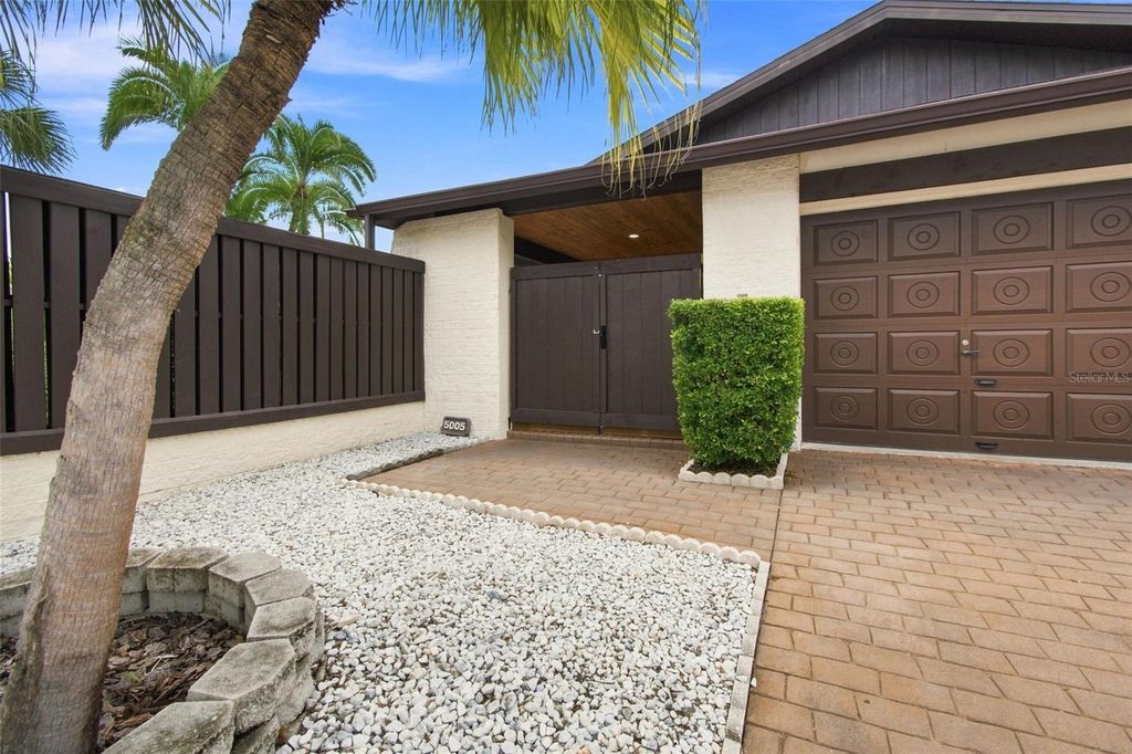 Image 6 of property listing at 5005 PALOMA DRIVE, Tampa, FL 33624