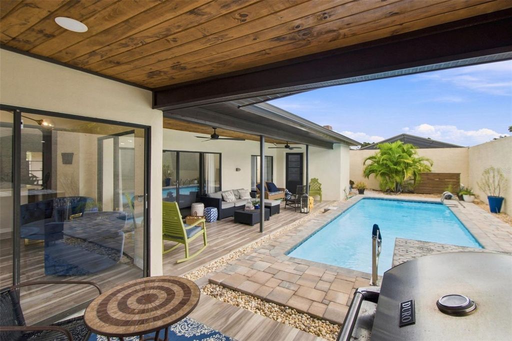 Image 64 of property listing at 5005 PALOMA DRIVE, Tampa, FL 33624