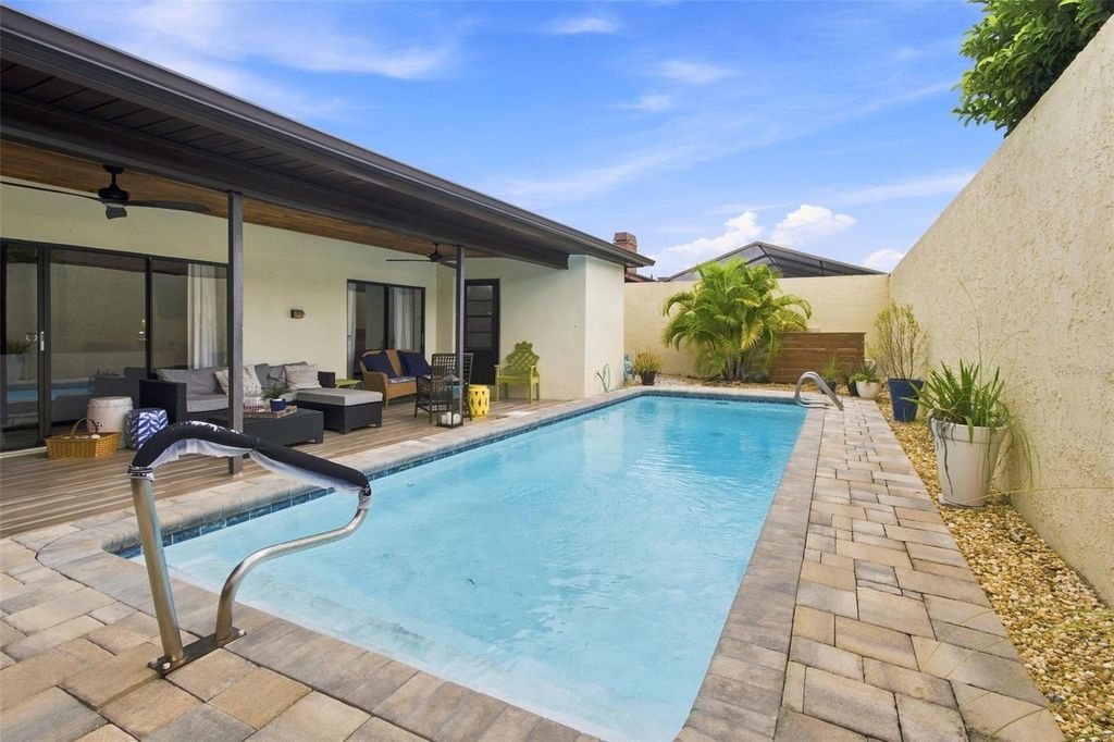 Image 68 of property listing at 5005 PALOMA DRIVE, Tampa, FL 33624