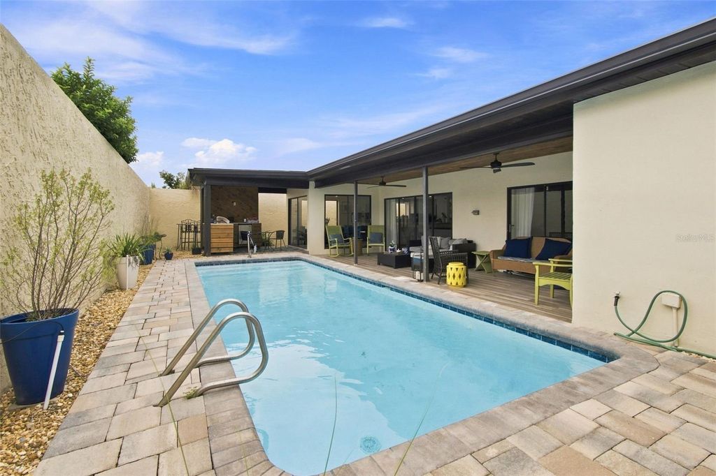 Image 69 of property listing at 5005 PALOMA DRIVE, Tampa, FL 33624