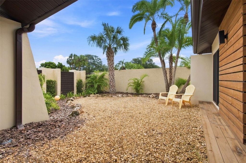 Image 10 of property listing at 5005 PALOMA DRIVE, Tampa, FL 33624