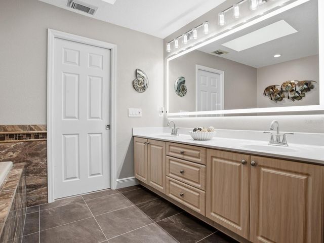 521 PINELLAS BAYWAY S 107, St Petersburg, FL 33715