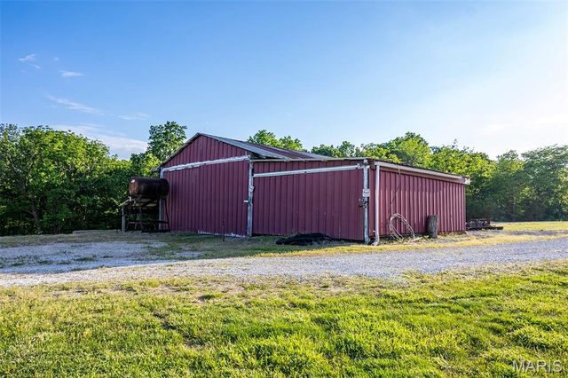 1144 Tickridge Road, Elsberry, MO 63343