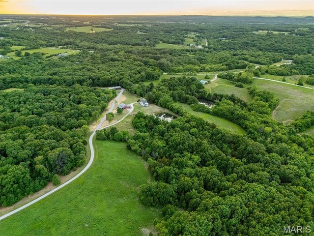 1144 Tickridge Road, Elsberry, MO 63343