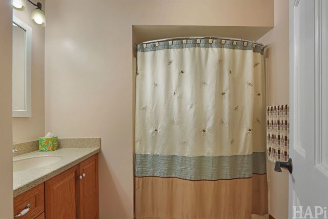 1512 W Oakleaf Drive, Johnsburg, IL 60051