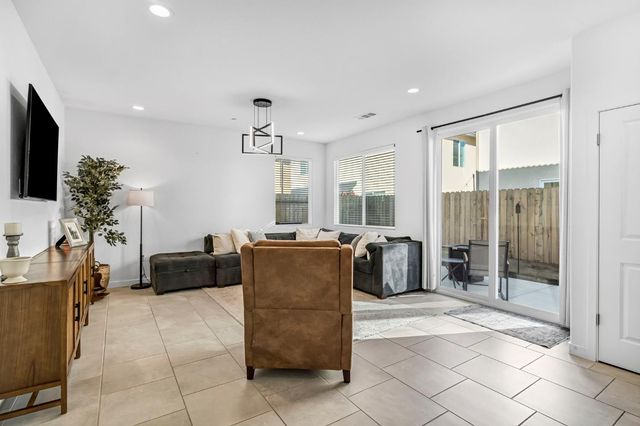 367 Talus Way S, Madera, CA 93636