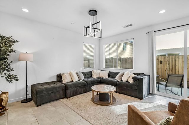 367 Talus Way S, Madera, CA 93636