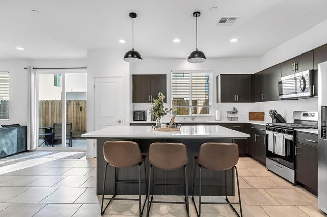 367 Talus Way S, Madera, CA 93636