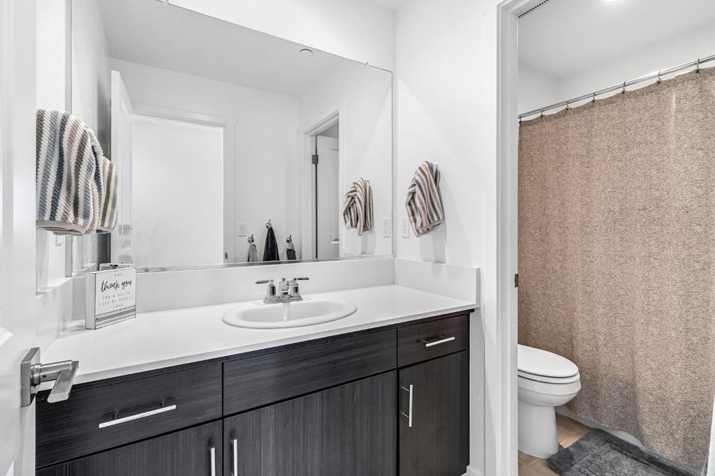 Image 24 of property listing at 367 Talus Way S, Madera, CA 93636