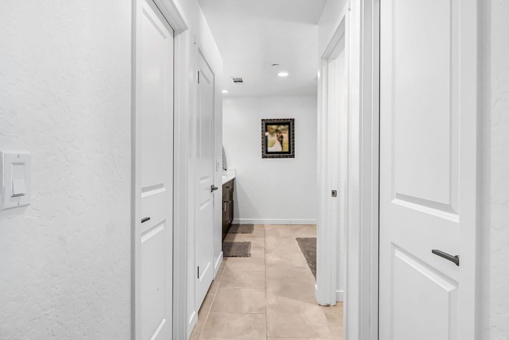 Image 27 of property listing at 367 Talus Way S, Madera, CA 93636