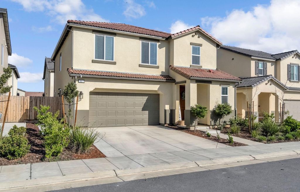 Image 3 of property listing at 367 Talus Way S, Madera, CA 93636