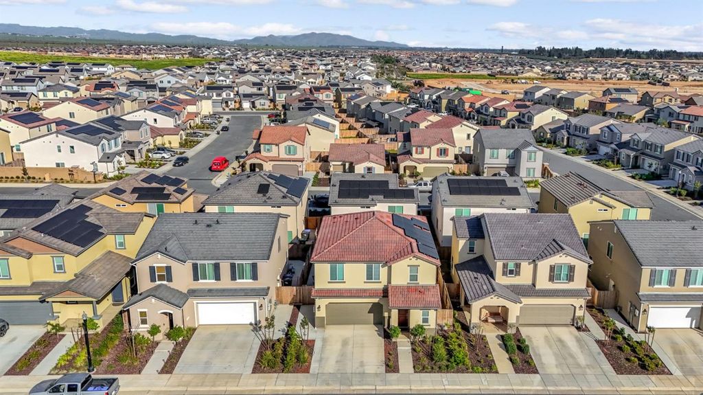 Image 34 of property listing at 367 Talus Way S, Madera, CA 93636