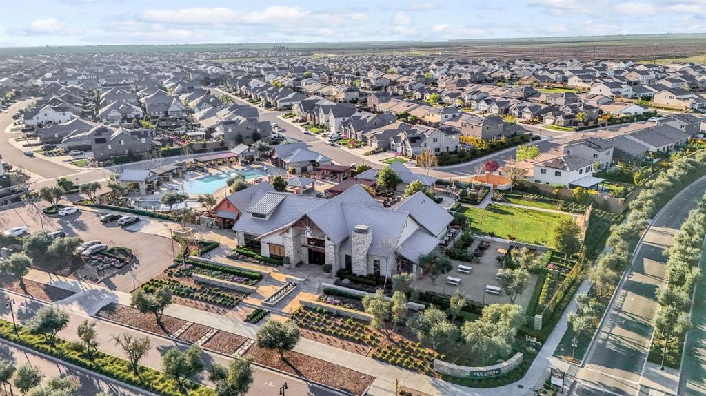 Image 38 of property listing at 367 Talus Way S, Madera, CA 93636