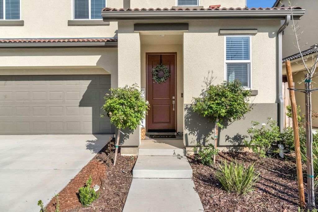 Image 4 of property listing at 367 Talus Way S, Madera, CA 93636