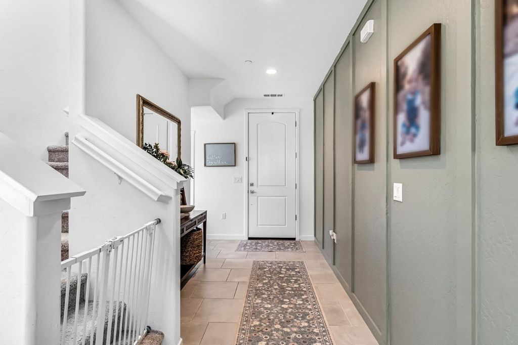 Image 5 of property listing at 367 Talus Way S, Madera, CA 93636