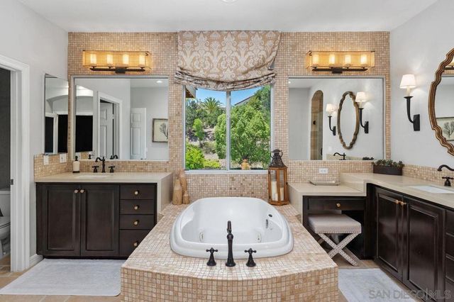 12113 Travertine Ct, Poway, CA 92064