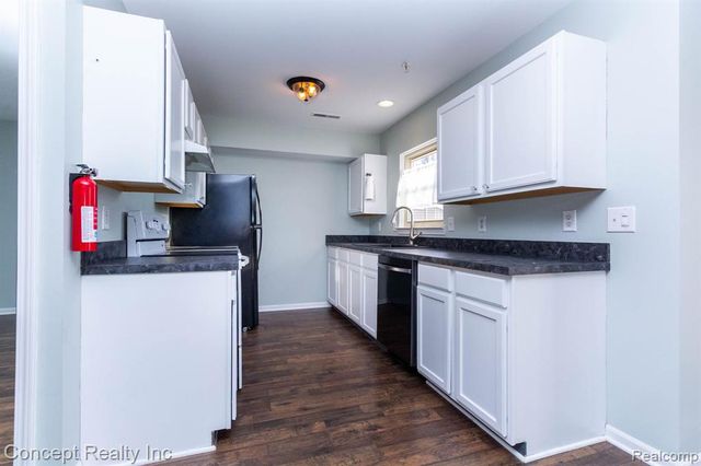 2851 Biddle Avenue, Wyandotte, MI 48192