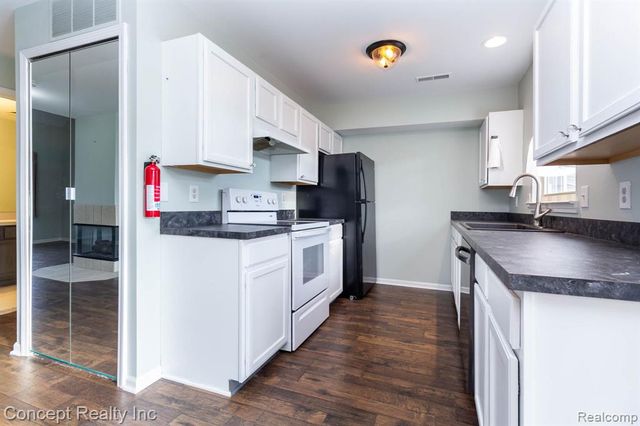 2851 Biddle Avenue, Wyandotte, MI 48192
