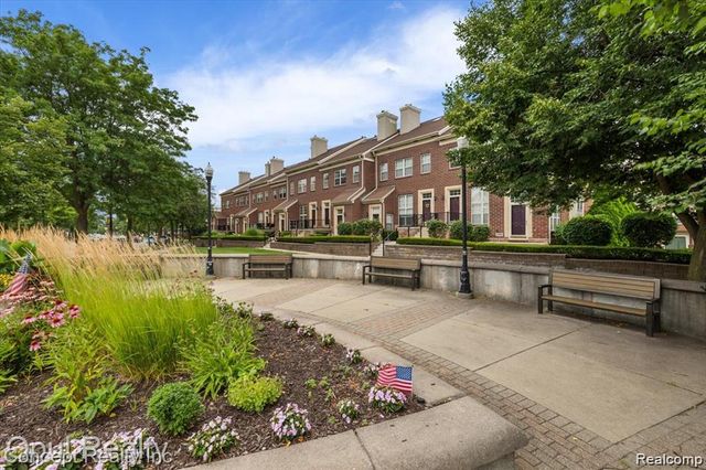 2851 Biddle Avenue, Wyandotte, MI 48192