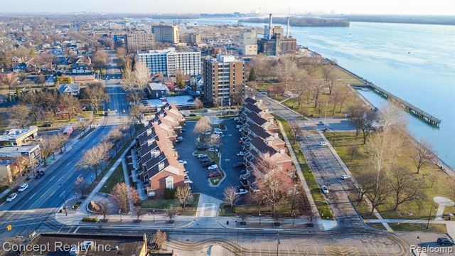 2851 Biddle Avenue, Wyandotte, MI 48192