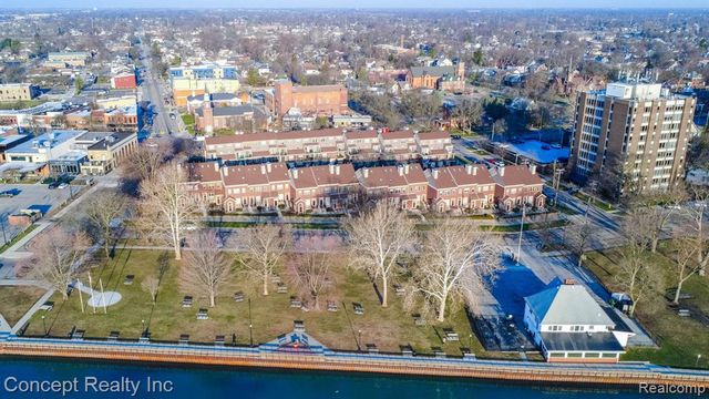 2851 Biddle Avenue, Wyandotte, MI 48192