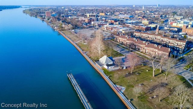 2851 Biddle Avenue, Wyandotte, MI 48192