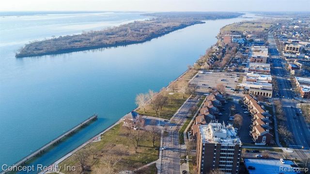 2851 Biddle Avenue, Wyandotte, MI 48192