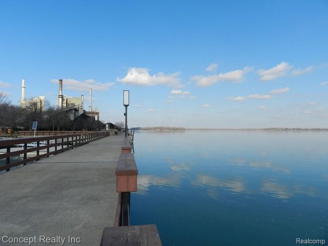 2851 Biddle Avenue, Wyandotte, MI 48192