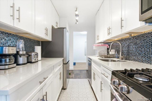 100-11 67th Road 421, Forest Hills, NY 11375