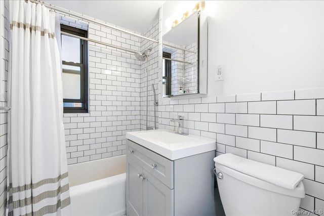 100-11 67th Road 421, Forest Hills, NY 11375